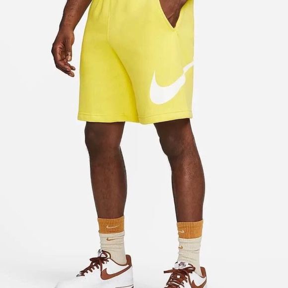BRAND NEW men nike Nike yellow club fleece sports shorts size M & L (80% cotton) - Picture 3 of 8